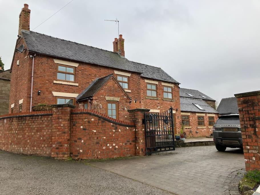 Woodbine Cottage-Part Of Alton Cottages Exterior photo
